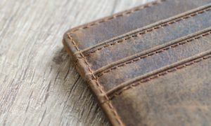 Read more about the article האם ארנק העור שלך יהרוס את כרטיסי האשראי שלך?